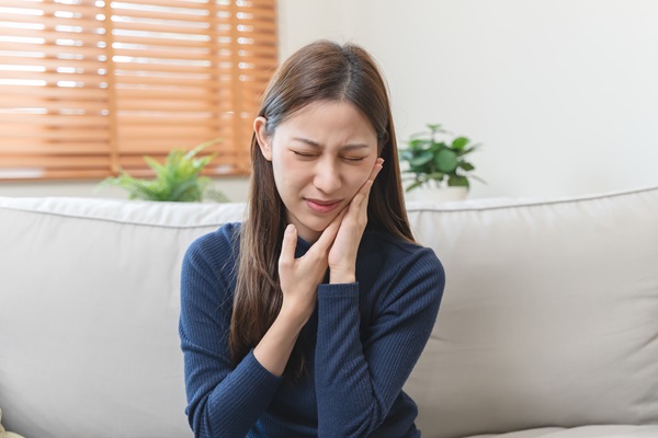 Ways An Emergency Dentist Relieves Toothaches